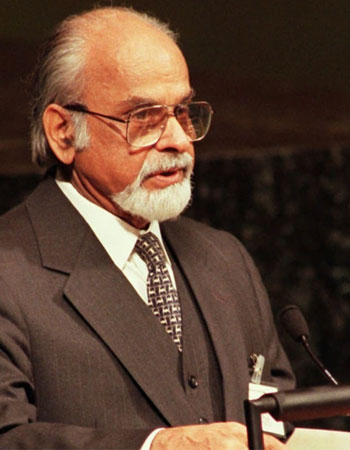 Inder Kumar Gujral Bureaucrat